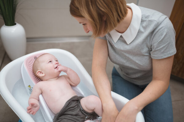 ⁦מושב כסא מותאם לאמבטיה של התינוק   Angelcare גיל 0 עד חצי שנה ורוד⁩ – תמונה ⁦6⁩